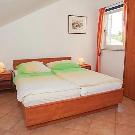 Gorgeous Apartment In Malinska With Kitchen מראה חיצוני תמונה