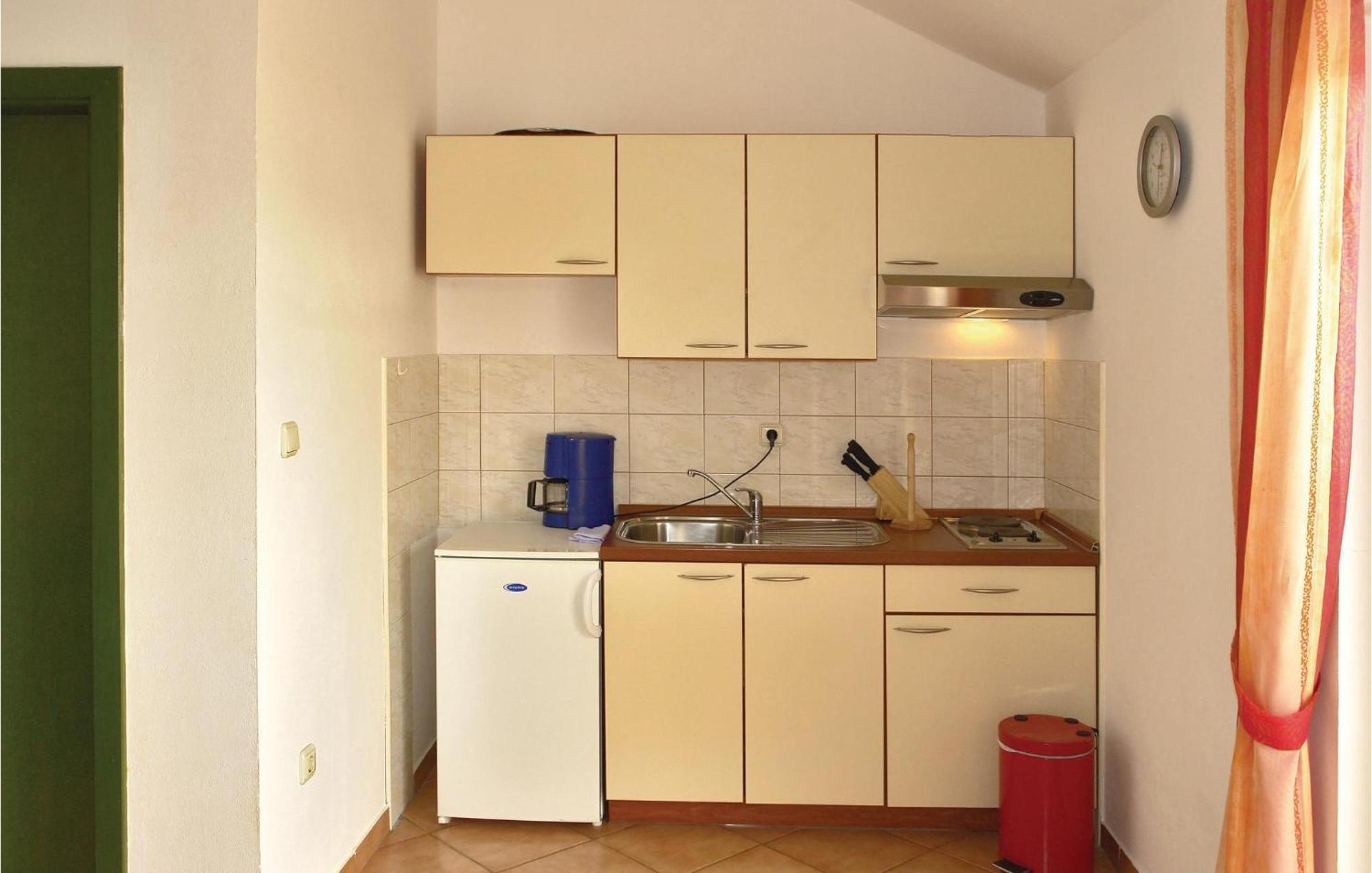 Gorgeous Apartment In Malinska With Kitchen מראה חיצוני תמונה