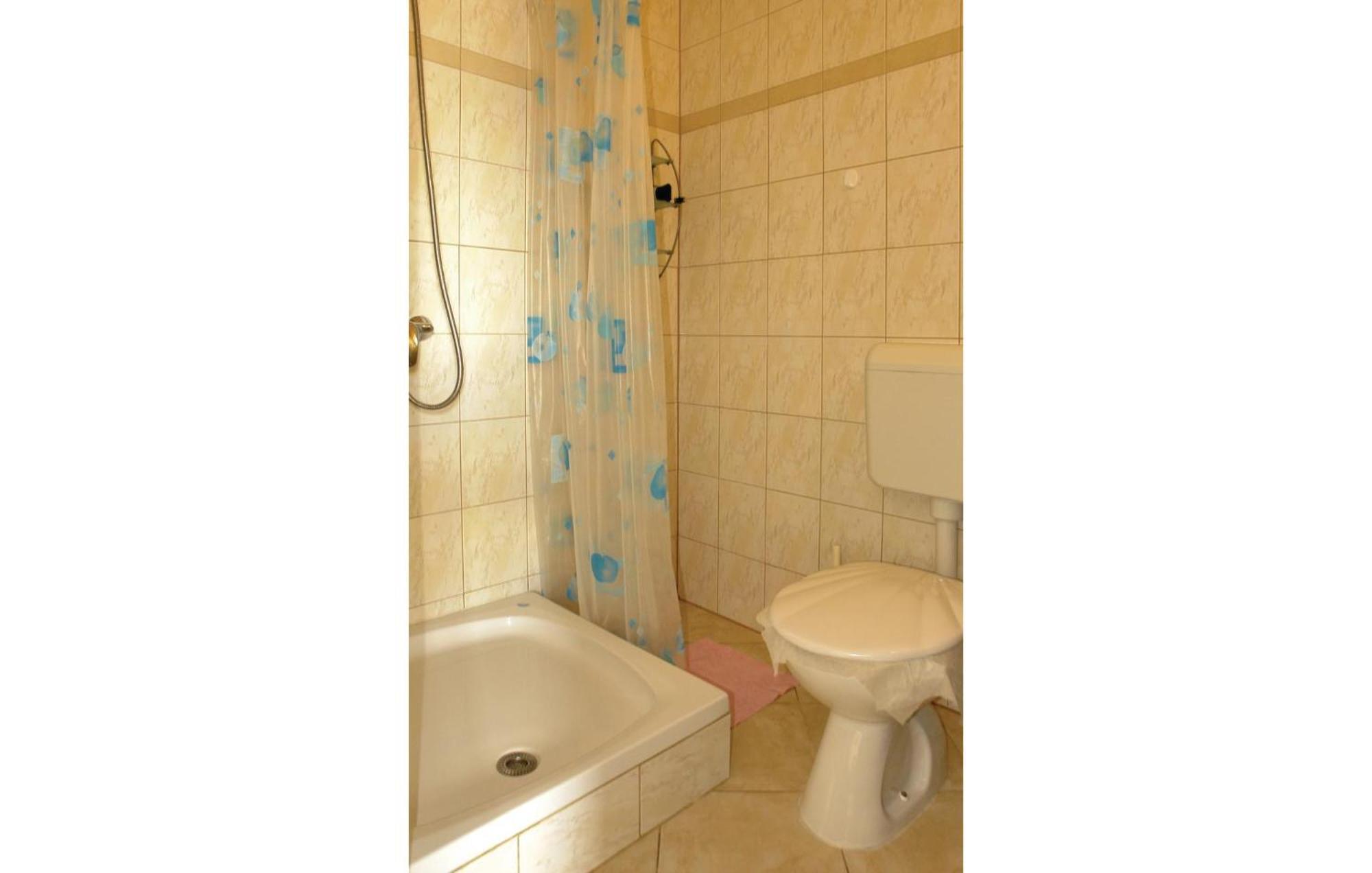 Gorgeous Apartment In Malinska With Kitchen מראה חיצוני תמונה