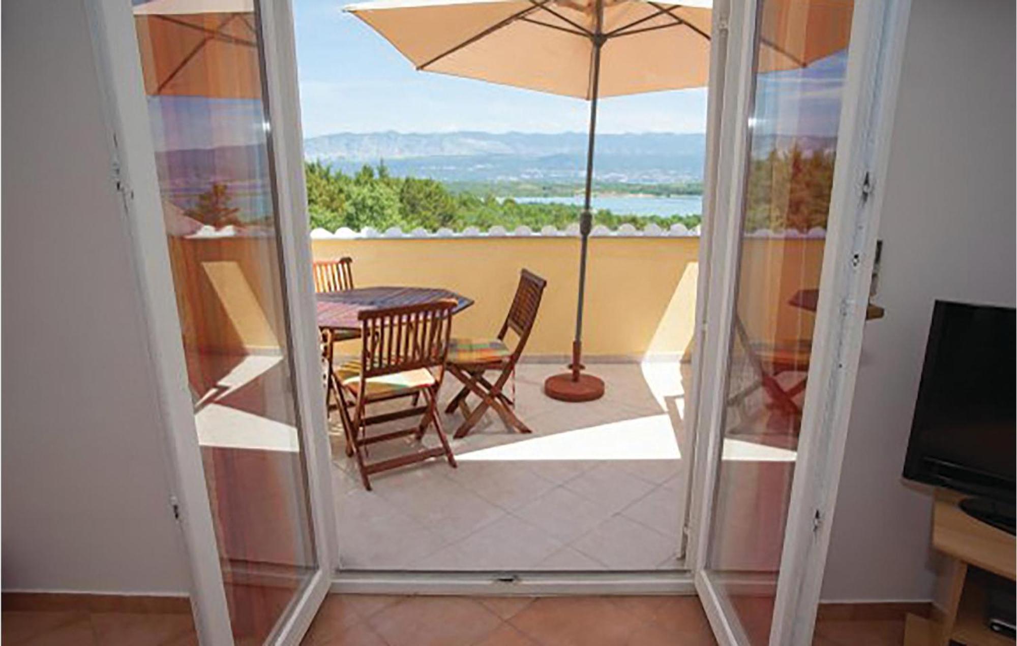 Gorgeous Apartment In Malinska With Kitchen מראה חיצוני תמונה